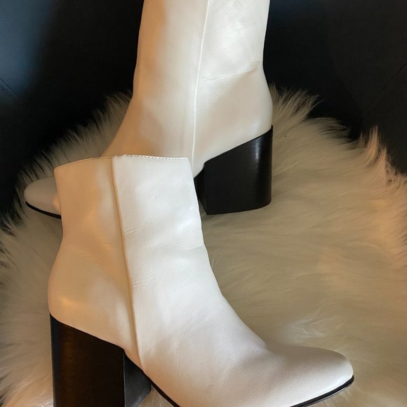 White hot boots! - Picture 5 of 8